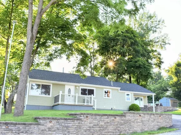 22 Dyer St, Johnston, RI 02919