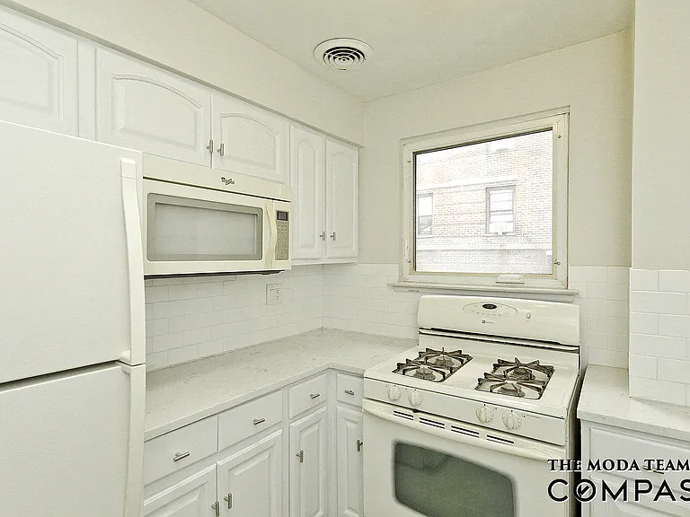 3511 Riverdale Ave #2 — Photo 4