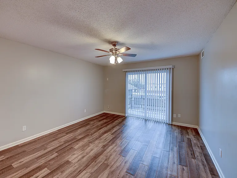 2114 Swift Ave #10 — Photo 5