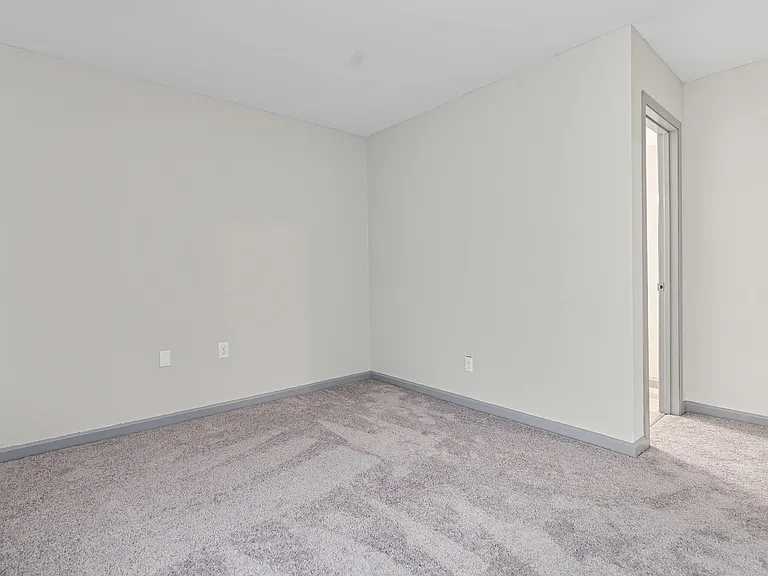The Hill Apartments — Photo 8