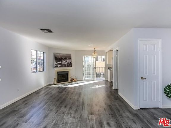 5th image of 102 S Manhattan Pl APT 107