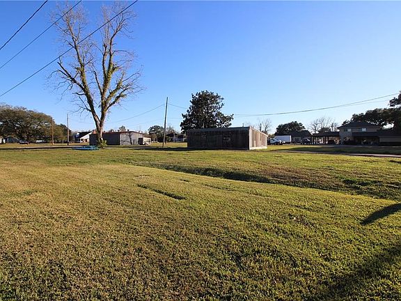 5th image of 102 Oak Alley Ct