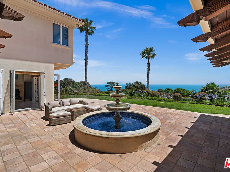 7160 Dume Dr — Photo 28
