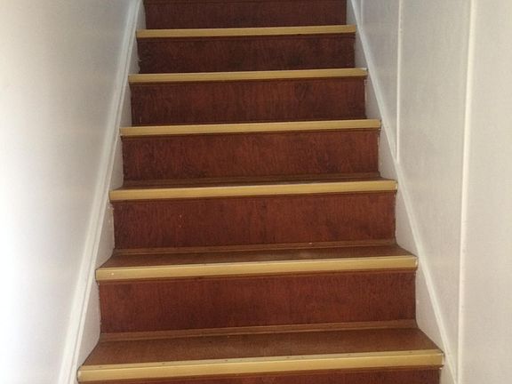 Stair side to upstairs