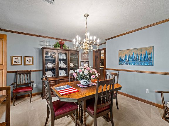 4th image of 4 Robinwood Dr