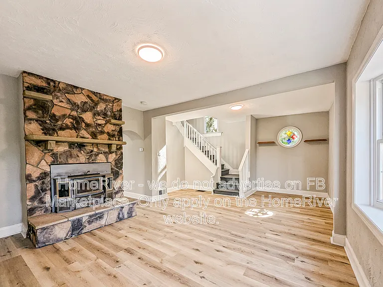542 Broadway Ext — Photo 2