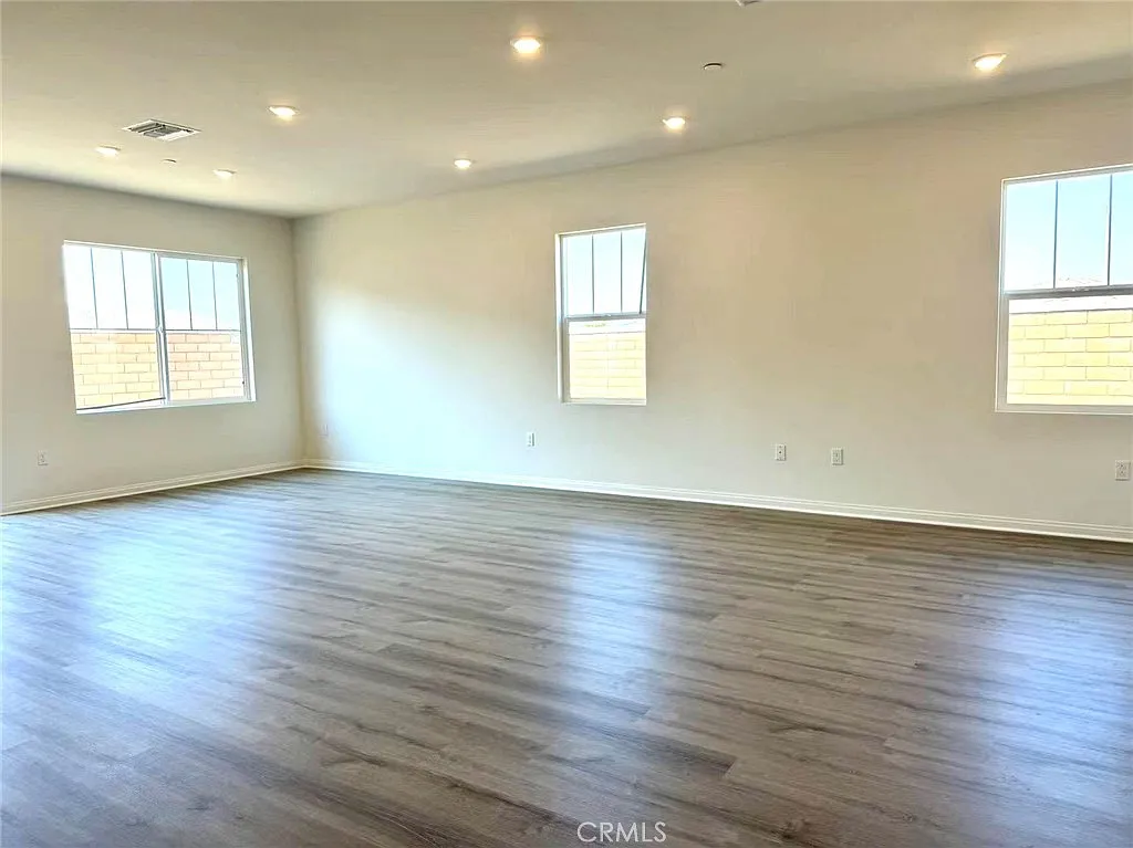 4 bed, 2537 sqft, $3,750 — Photo 3