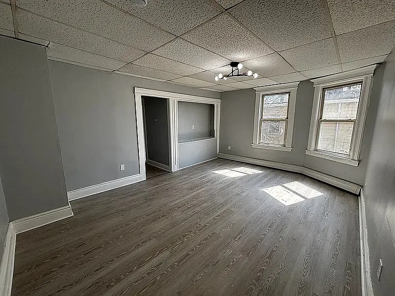 70 Eaton Pl #D — Photo 2