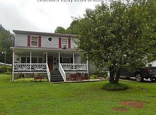 751 Stringer Branch Rd, Peytona, WV 25154