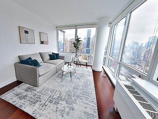 1st image of 610 W 42nd St APT N45e