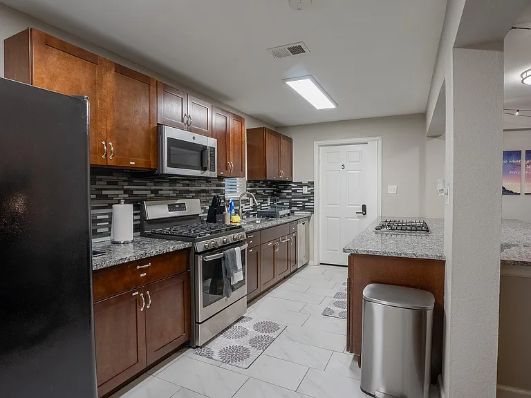 Foxcroft Cir — Photo 10