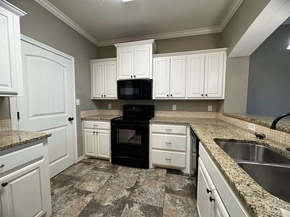 3rd image of 4 Fernwood Dr #A