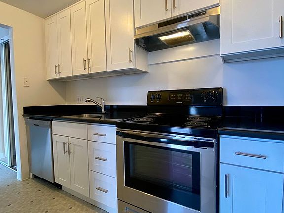4th image of 5263 15th Ave NE APT 304