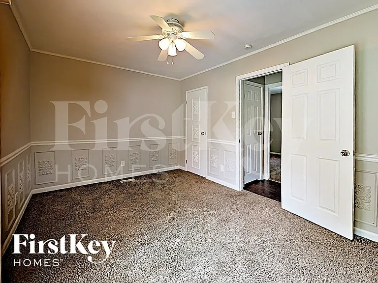 8 Deerpath Dr — Photo 10