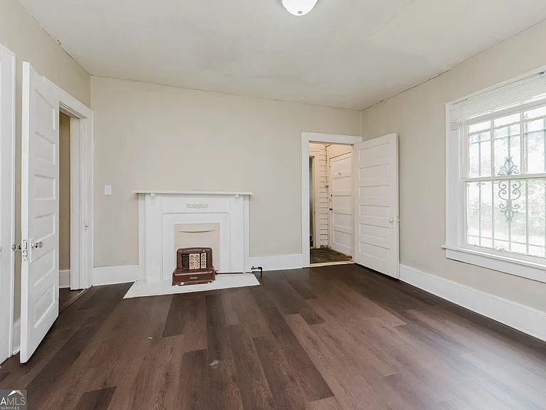 672 Bowden St — Photo 18