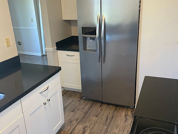 3rd image of 10423 NE 32nd Pl APT E305