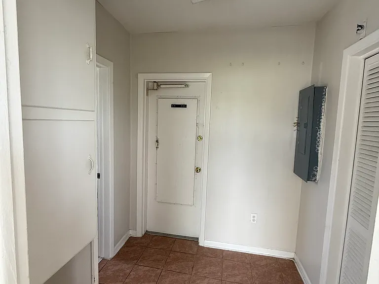 698 Union St #6 — Photo 5