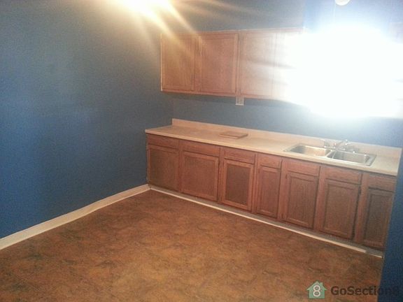 5th image of 2733 W Main St