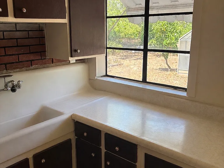 1446 Sulphur Springs Ave — Photo 12