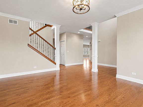 5th image of 911 Butterfield Cir E