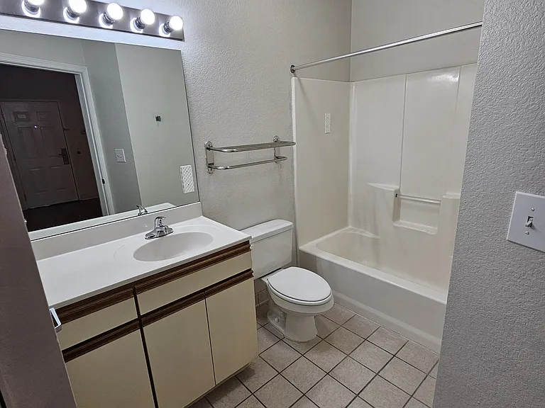 Main Street Residences — Photo 14