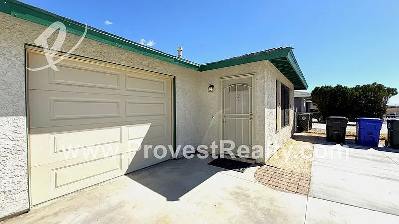 2 bed, 1.0 bath, 951 sqft, $1,150 — Photo 2