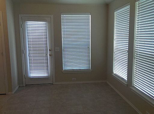 5th image of 702 Fleming Dr