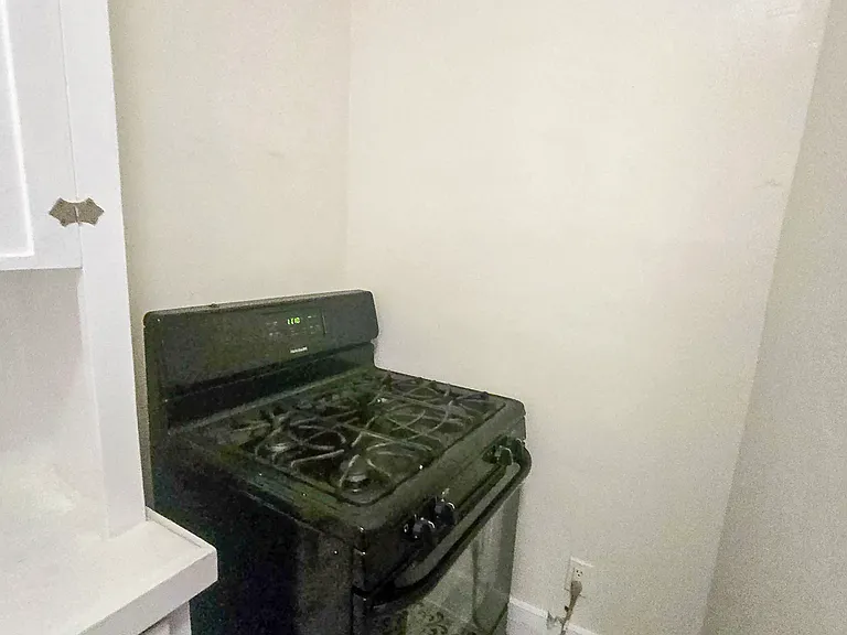 1415 E 2nd St #9 — Photo 10