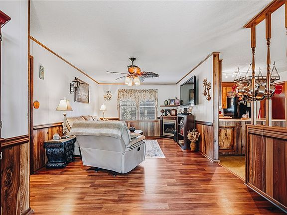5th image of 303 Meadow Dr