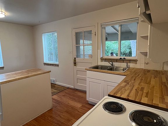 4th image of 3255 N Bellaire St
