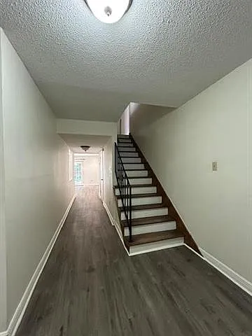 2520 Caswell Ln — Photo 4
