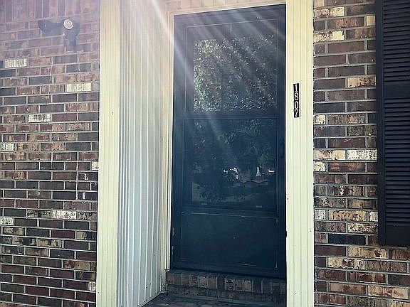 5th image of 1807 Westwood Dr