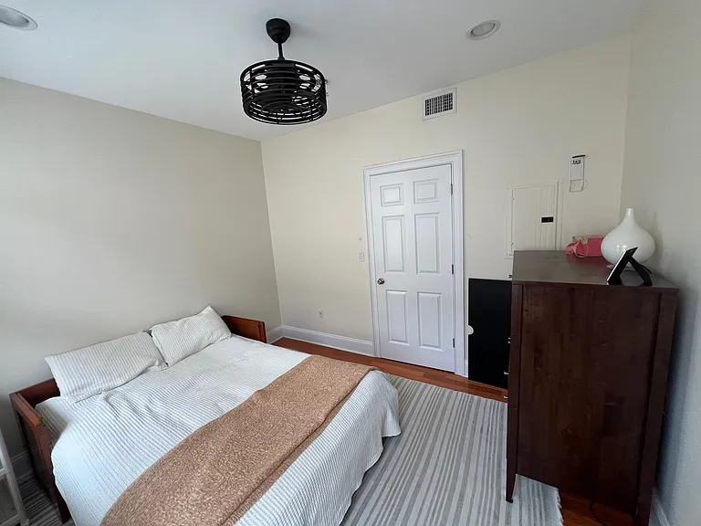 703 E 5th St #2 — Photo 9