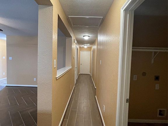 4th image of 919 Staffordale Manor Ln