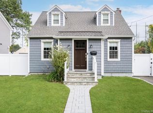 132 Webster St, Merrick, NY 11566