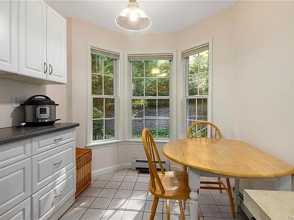 4th image of 300 West St APT 4