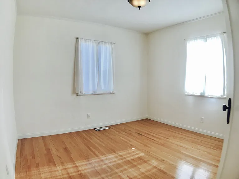 1340 Western Ave — Photo 15