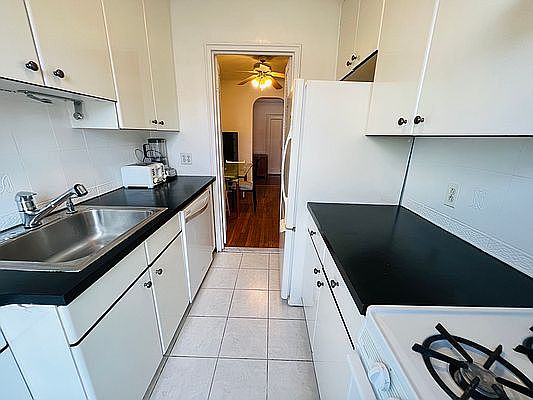 4th image of 63-109 Saunders St APT B6