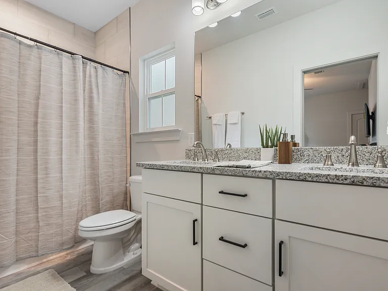 114 S G St — Photo 12
