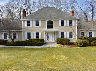 18 October Hill Rd, Woodbridge, CT 06525