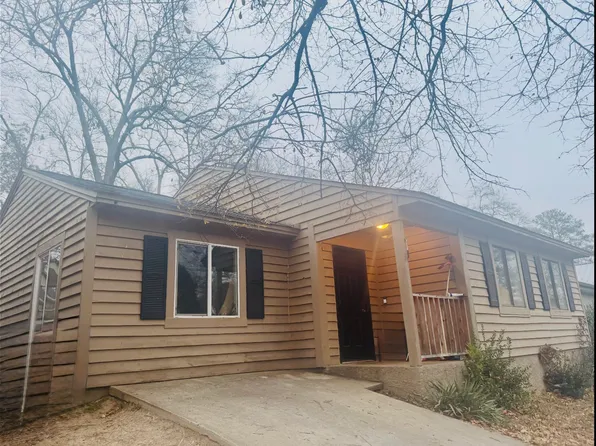 142 Lake Pointe Dr, Warner Robins, GA 31088