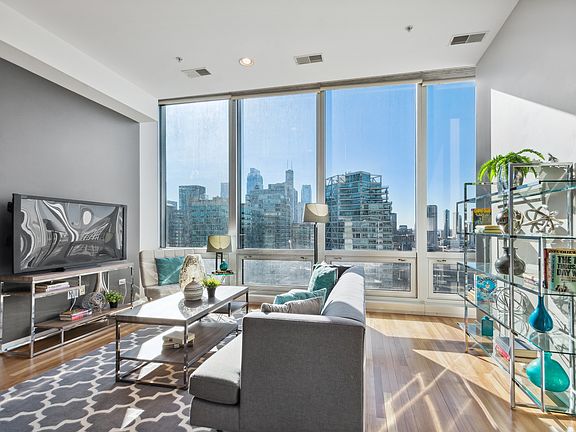 5th image of 500 W Superior St Unit 1409