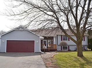 1034 Savannah Rd, Eagan, MN 55123