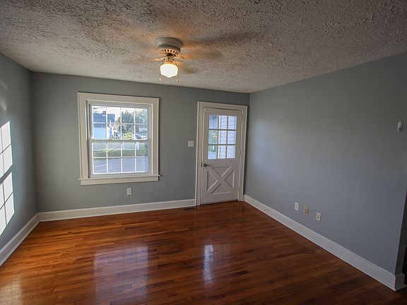 3rd image of 510 Wing Ave