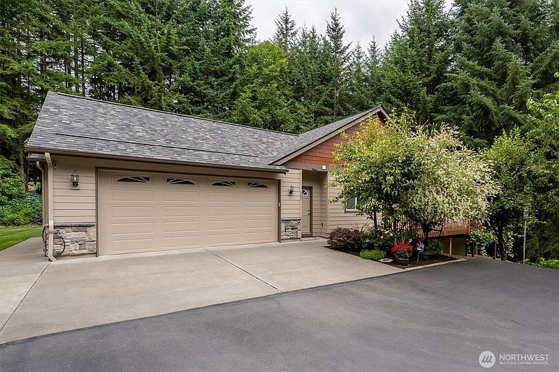 3rd image of 347 Ferncrest Road