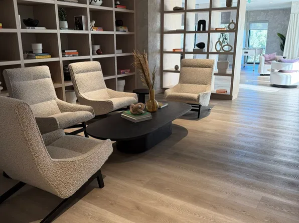 86 Dundas St E #1121, Mississauga, ON L5A 1W4
