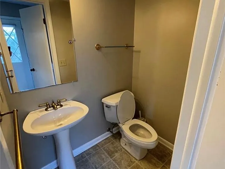 422 Eastbrooke Ln — Photo 8