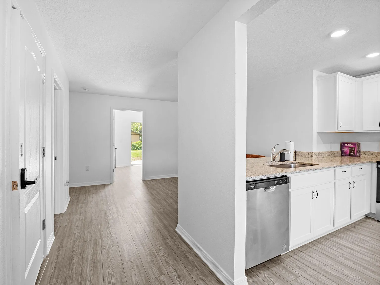 4 bed, 2.0 bath, 1300 sqft, $936 — Photo 3