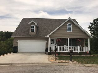 828 Navaho Dr, Maysville, KY 41056