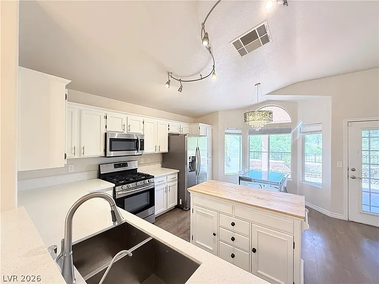 8121 Sedona Sunset Dr — Photo 6